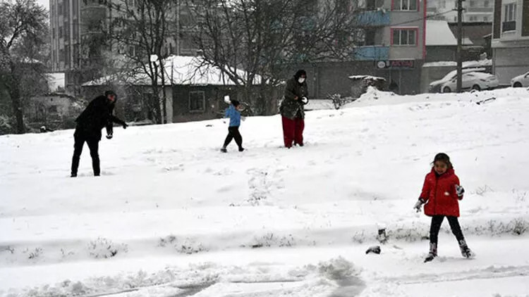 Türkiye 'kar'a teslim: Çok sayıda ilde eğitime kar engeli!