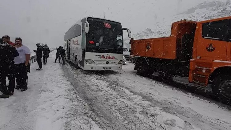 Türkiye 'kar'a teslim: Çok sayıda ilde eğitime kar engeli!