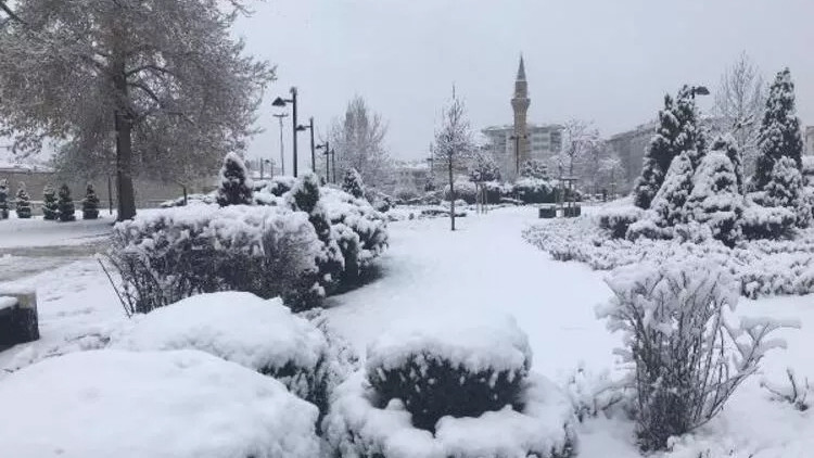 Türkiye 'kar'a teslim: Çok sayıda ilde eğitime kar engeli!