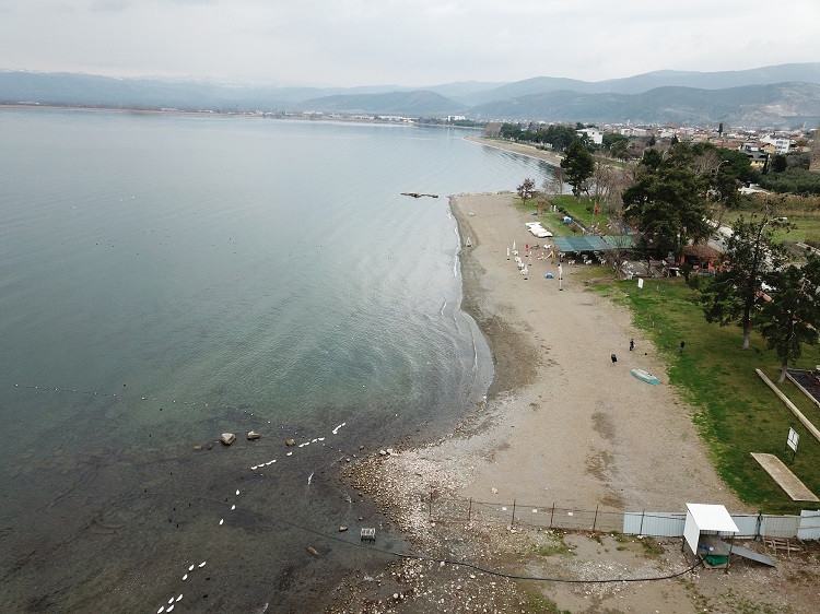 İznik Gölü'nde endişelendiren görüntü!