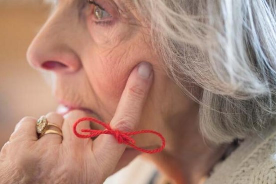 Alzheimer yatkınlığı aylar öncesinden saptanabiliyor