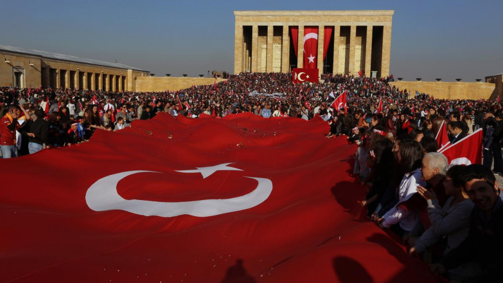 Türk devletlerinin bayraklarındaki 'gizli' mesajlar