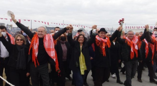 Yılın son deve güreşi binlerce kişi tarafından izlendi