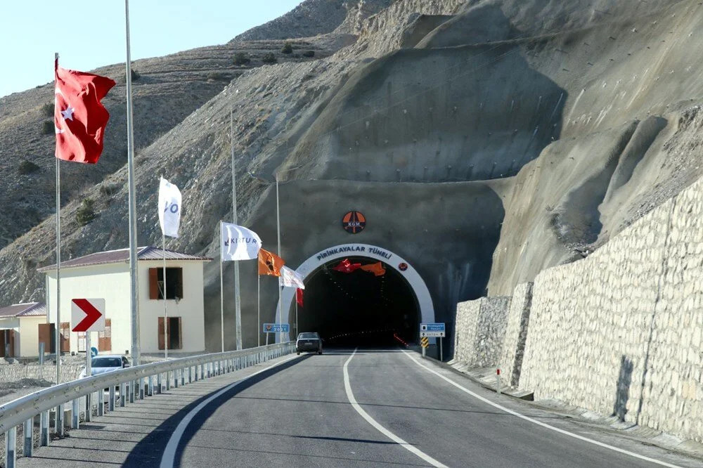 Türkiye'yi Kafkaslar'a bağlayacak: Pirinkayalar Tüneli açılıyor!