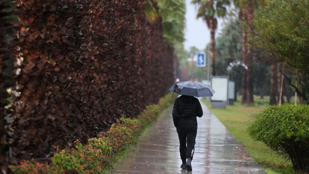 Antalya'da kuvvetli rüzgar ve sağanak etkili oluyor