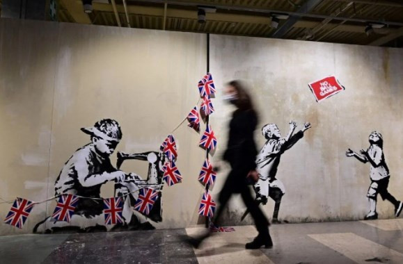 Banksy, ünlü yazar Oscar Wilde'ın tutulduğu hapishaneyi satın almak istediğini açıkladı