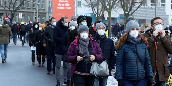 Avrupa ülkesinden aşı kararı: 3 ayda bir 600 euro para cezası!