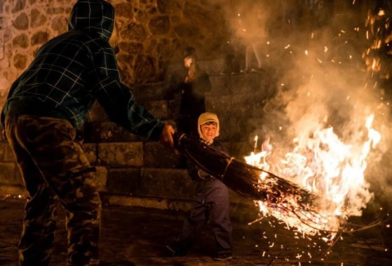 İspanya'da 'Büyük süpürgeler' Festivali düzenlendi