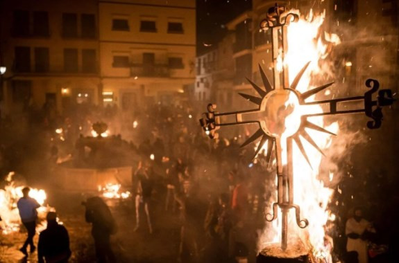 İspanya'da 'Büyük süpürgeler' Festivali düzenlendi