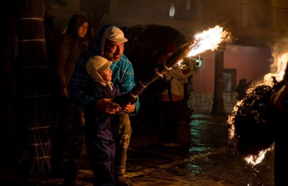 İspanya'da 'Büyük süpürgeler' Festivali düzenlendi