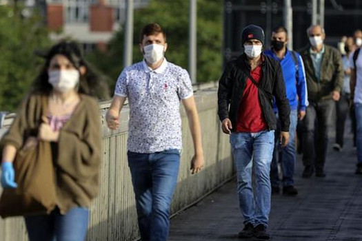 Aynı maske uzun süreli kullanımda mikroplastik saçıyor