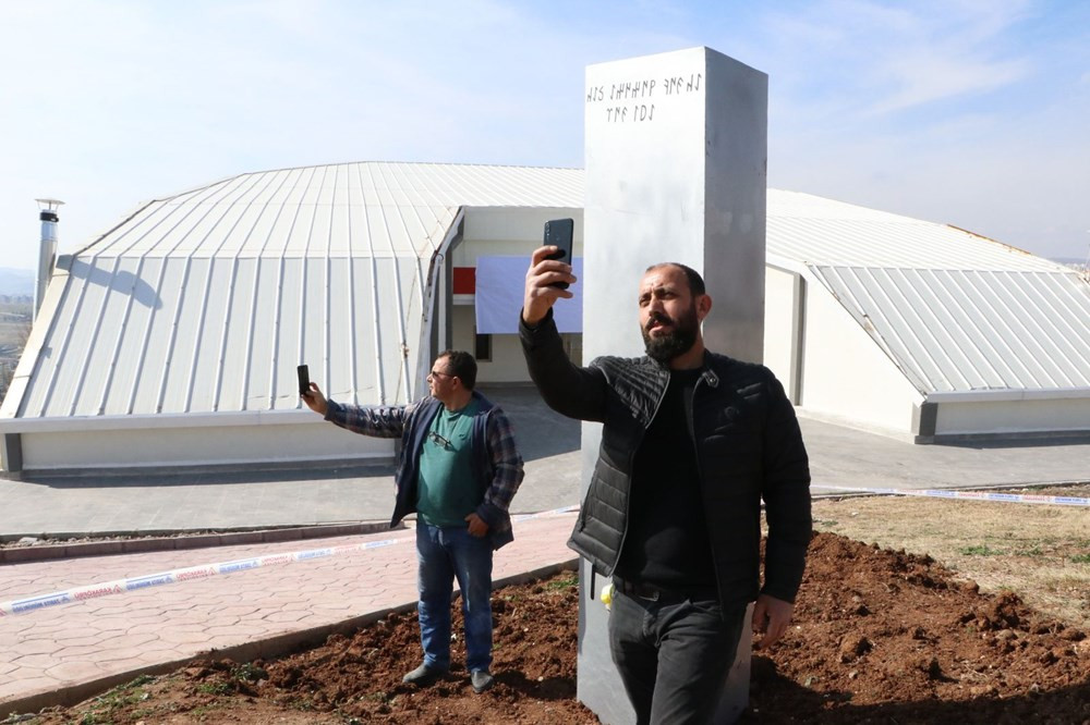 Şanlıurfa’da, bu kez belediye parka monolit dikti