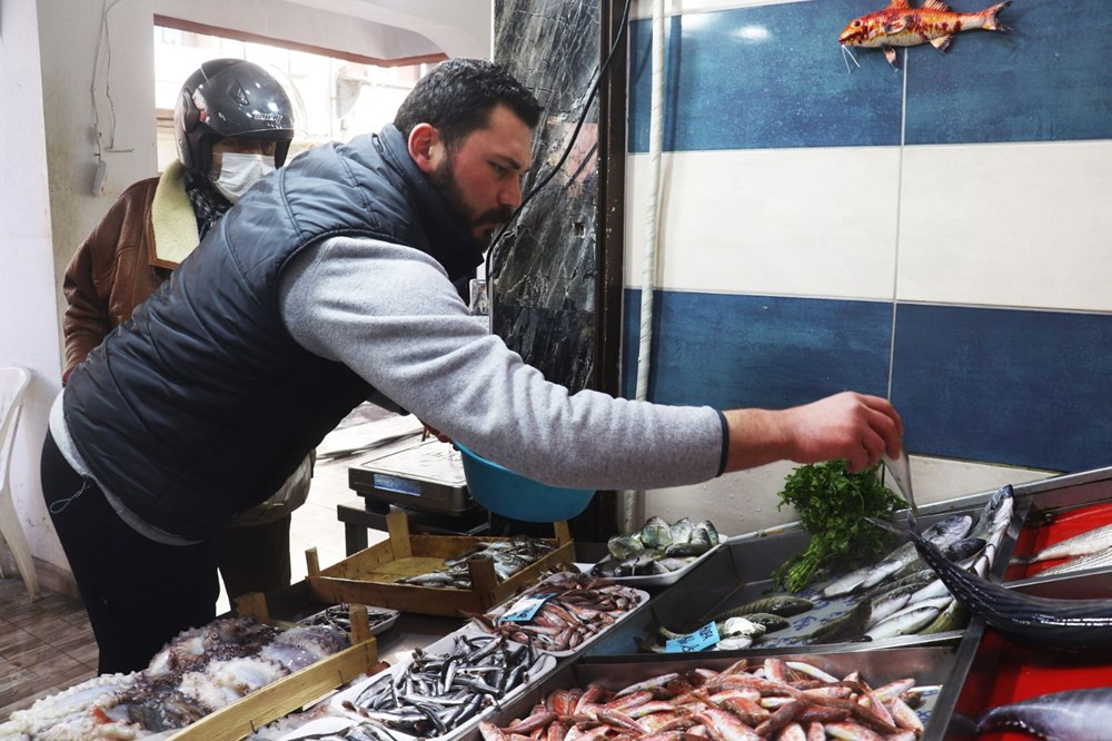 Çanakkale’de balık tezgahları doldu, fiyat düştü