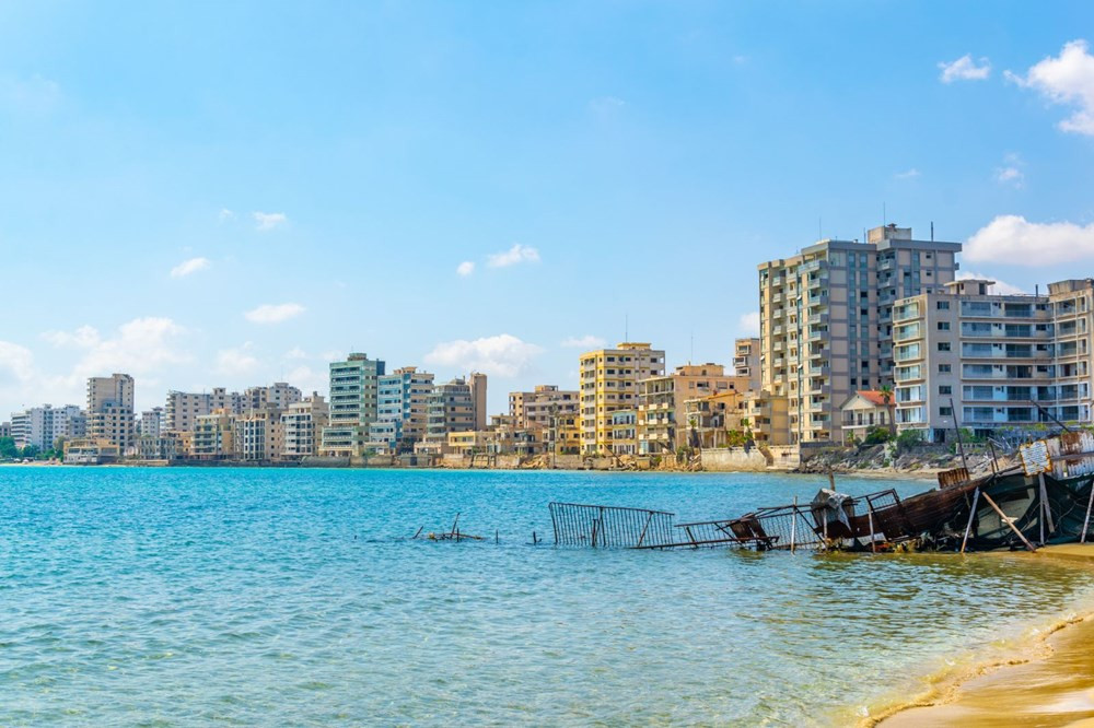 Kapalı Maraş yeniden ziyaretçilerin ilgi odağı oldu