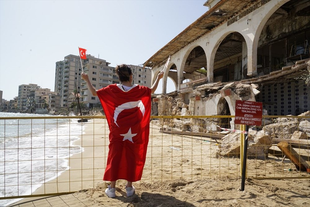 Kapalı Maraş yeniden ziyaretçilerin ilgi odağı oldu