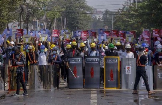 Myanmar'daki darbe sonrası korkunç talimat! Ölene kadar ateş edin