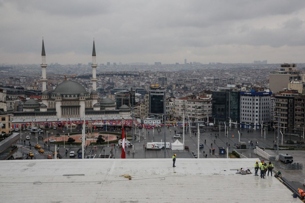 AKM'nin içinde son durum: Koltuklar takılıyor, iskele sökülüyor...