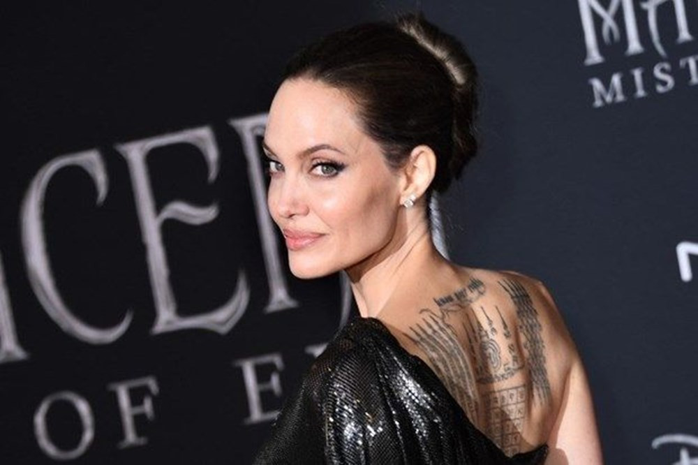 Angelina Jolie'nin sahip olduğu Churchill tablosu rekor fiyata satıldı