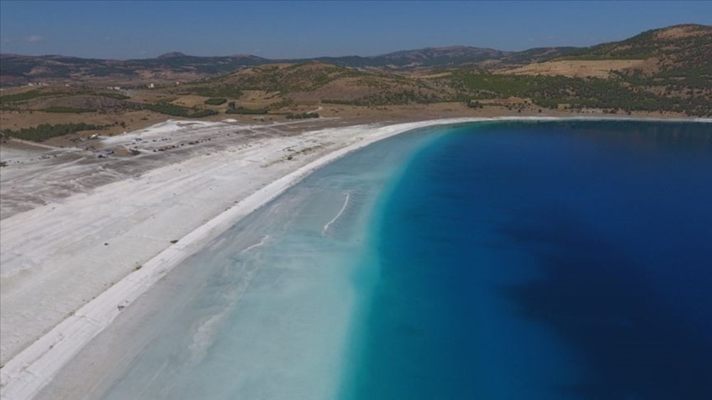 Su kaynaklarının korunmasına dikkat çekmek için Salda Gölü'nde defile