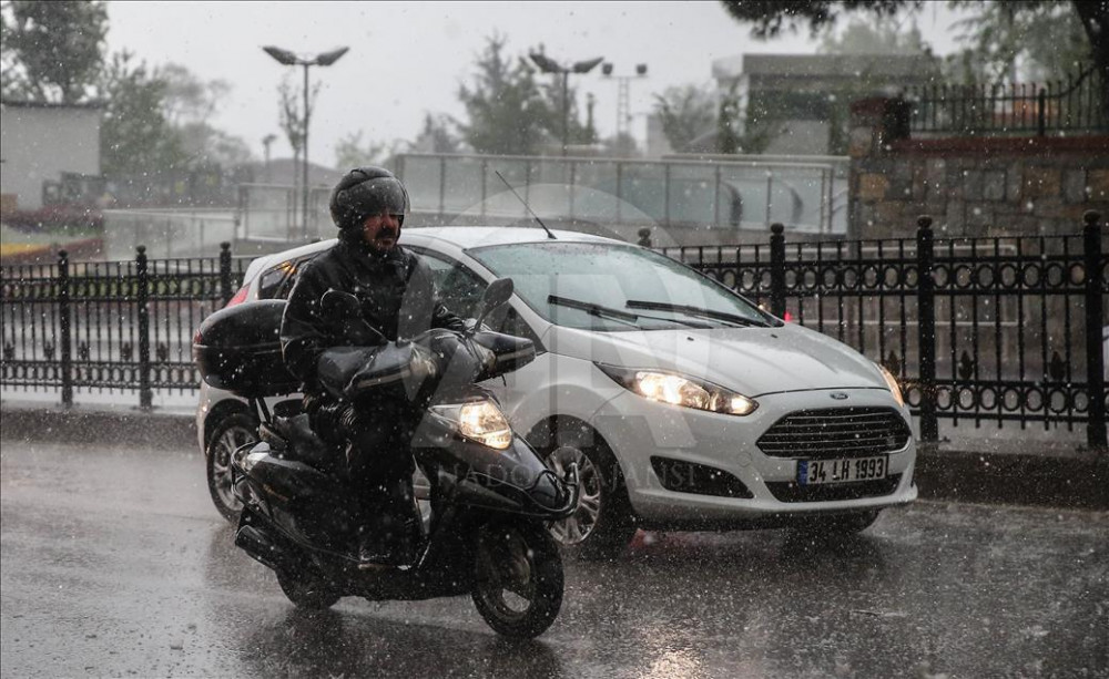 İstanbul'da dolu yağdı