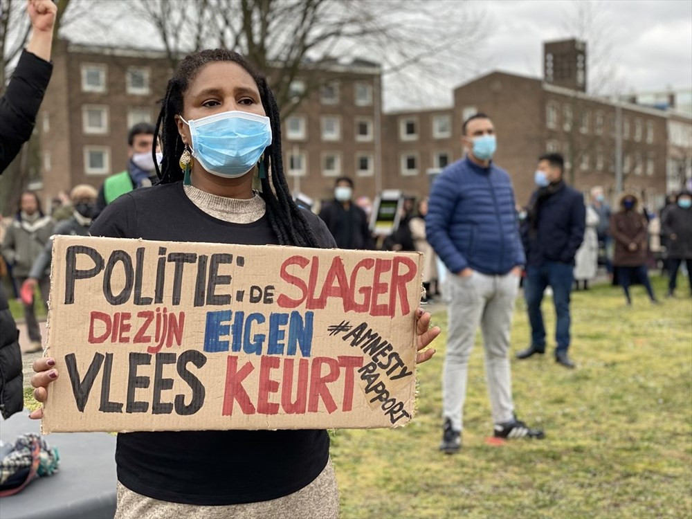 Hollanda'da polisin öldürülen Türk genciyle ilgili ırkçı söylemleri protesto edildi