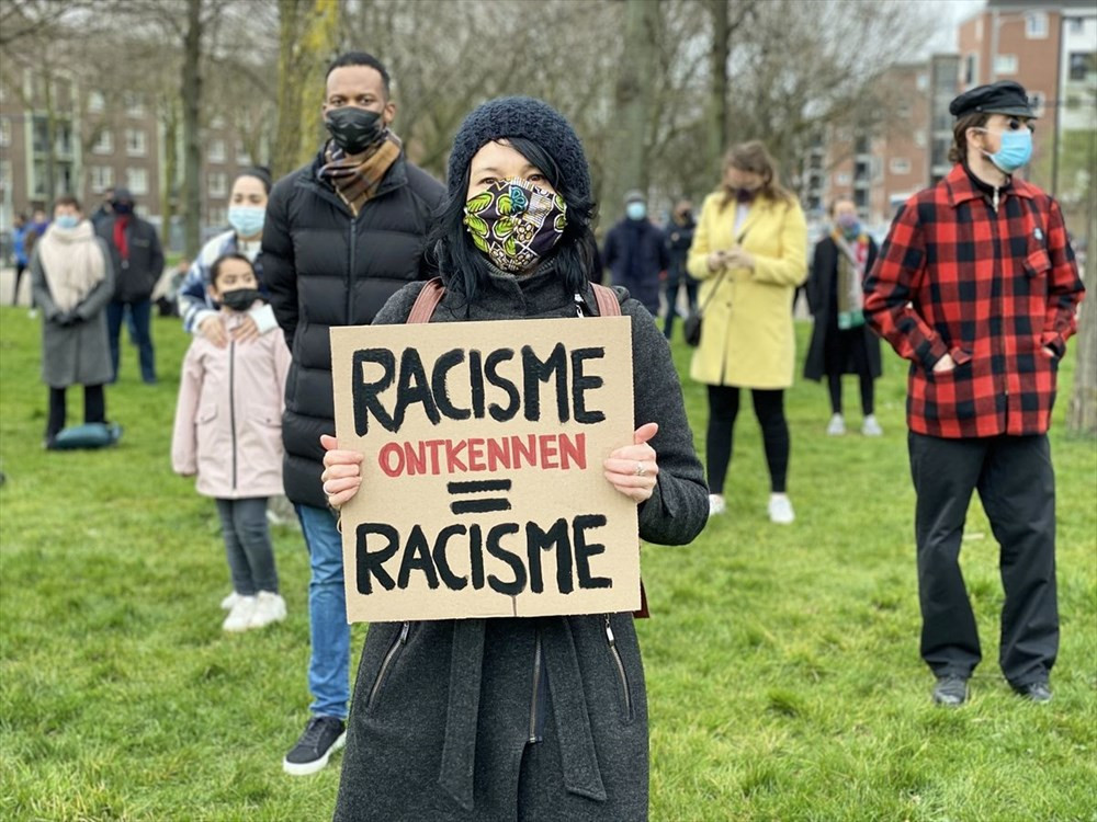 Hollanda'da polisin öldürülen Türk genciyle ilgili ırkçı söylemleri protesto edildi