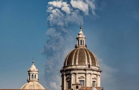 Etna Yanardağı yeniden faaliyete geçti