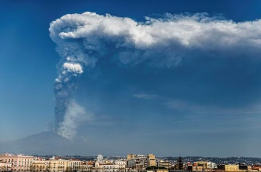 Etna Yanardağı yeniden faaliyete geçti