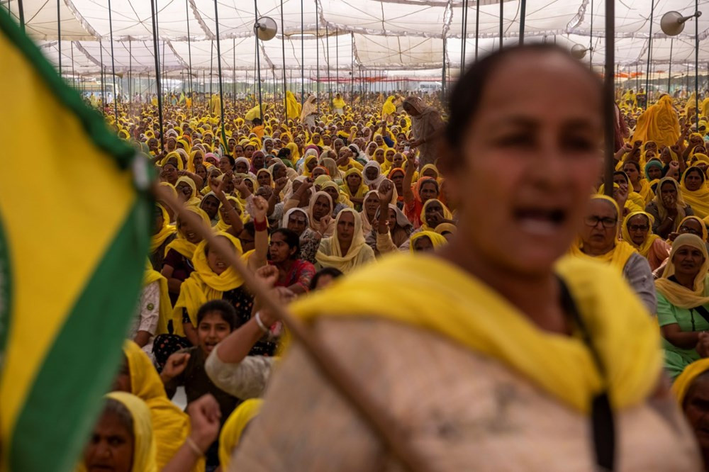 Hindistan'da binlerce kadın, protestocu çiftçilerin eylemine katıldı