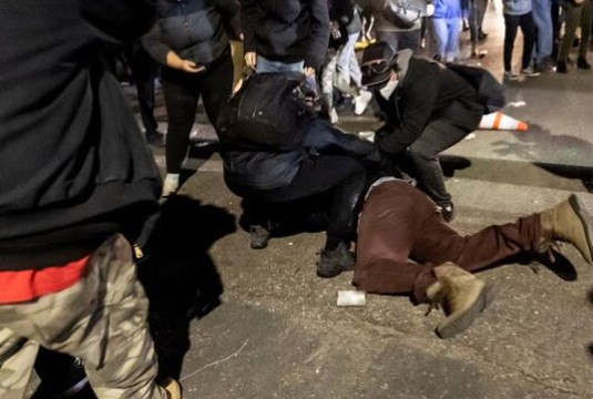 ABD'de polis, aracı içindeki siyahi genci öldürdü