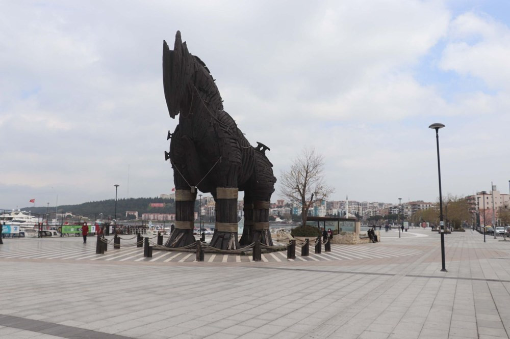 Çanakkale'de sahil ve parklar halka kapatıldı