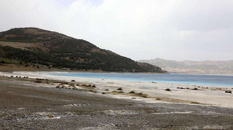 Salda Gölü’nün çamur çukurları kapanıyor