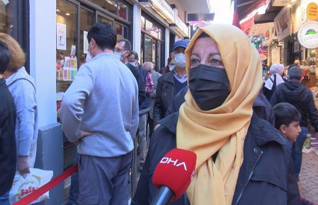 Eminönü'nde kısıtlama öncesi korkutan yoğunluk