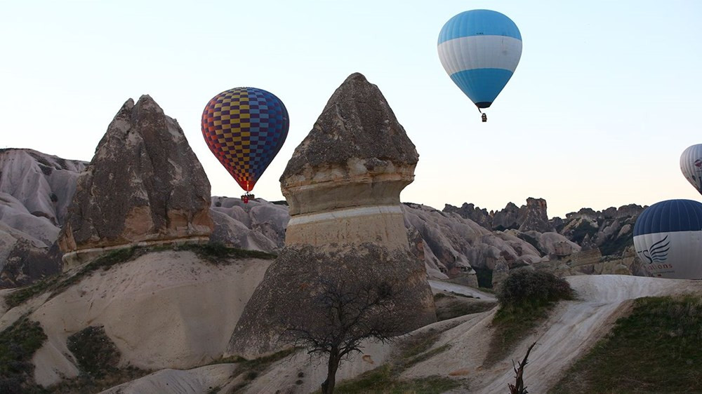 Balonlar Türk bayrakları ve Atatürk posteri ile uçtu