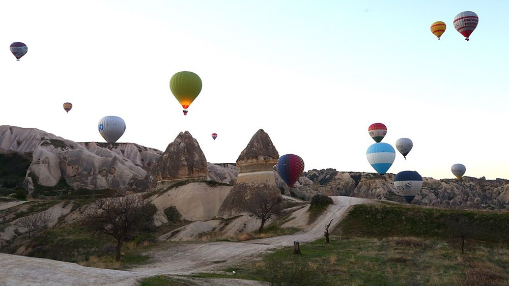 Balonlar Türk bayrakları ve Atatürk posteri ile uçtu