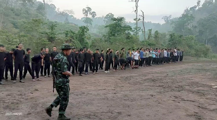 Tayland sınırındaki ordu üslerine saldırı düzenledi! Askerler kaçtı