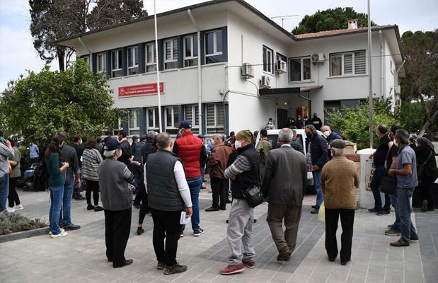 Son gün akın ettiler! 'Seyahat izin belgesi' yoğunluğu...