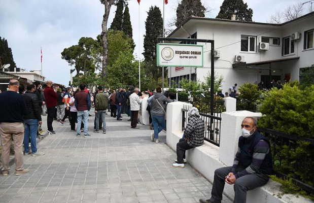 Son gün akın ettiler! 'Seyahat izin belgesi' yoğunluğu...