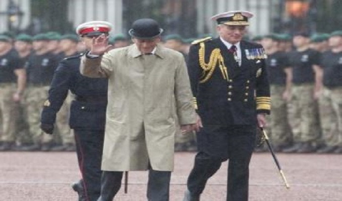 Kraliçe İkinci Elizabeth'in eşi, Edinburgh Dükü'nün hayatı