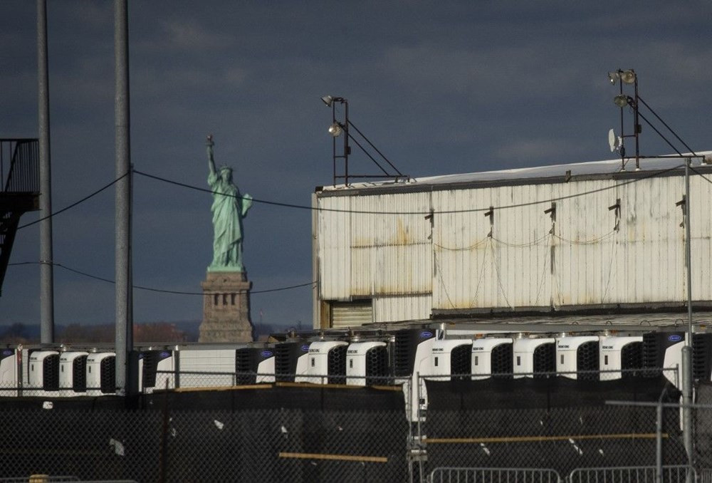 New York’ta 750 cenaze bir yıldan fazladır kamyonlarda bekliyor