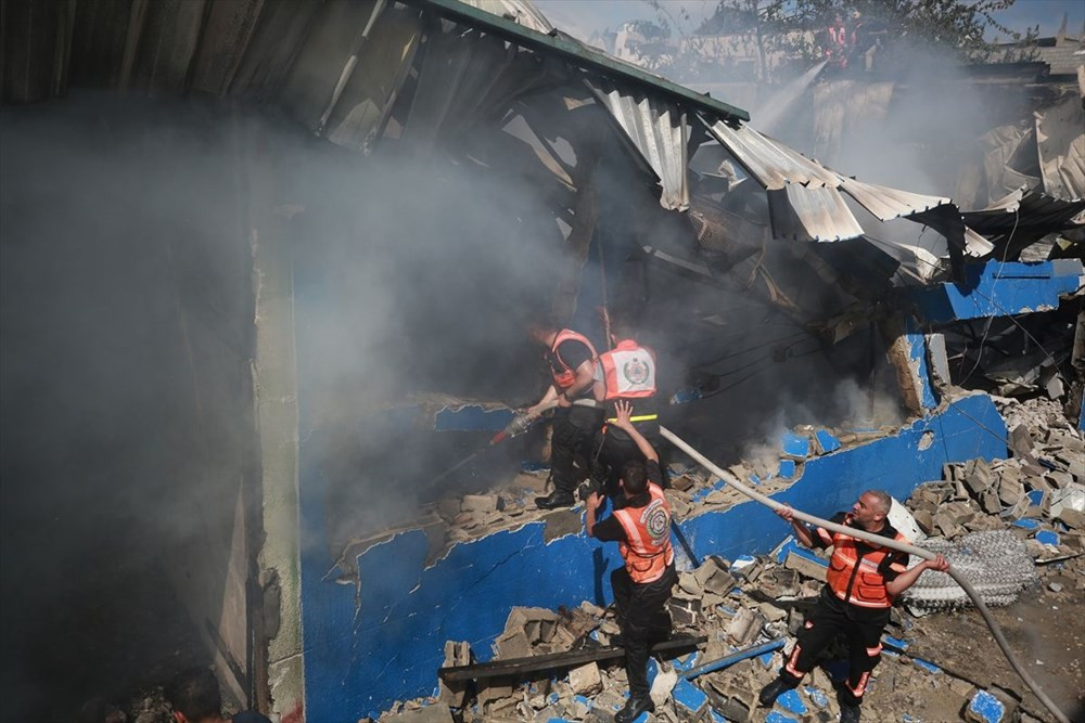 İsrail savaş uçakları Gazze'de bir sünger fabrikasını vurdu