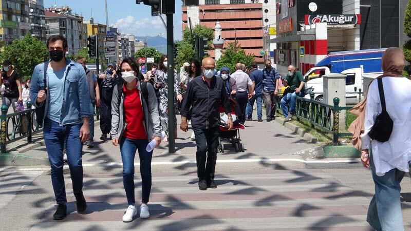 Kısıtlamanın ardından Bursa sokakları doldu taştı!