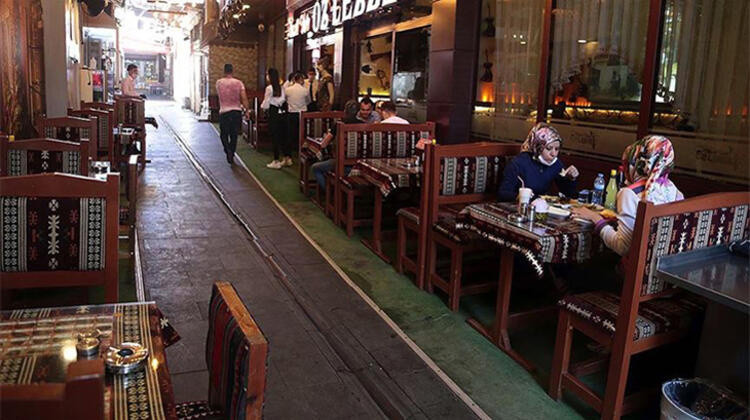 Restoran ve kafeler açılacak mı? Avrupa modeli çağırısı