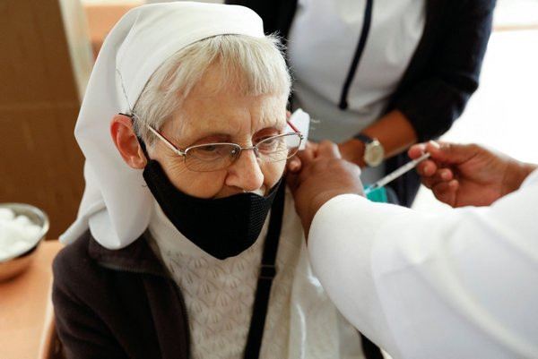 Avrupa bu aşıları yaptırana kapıları açıyor