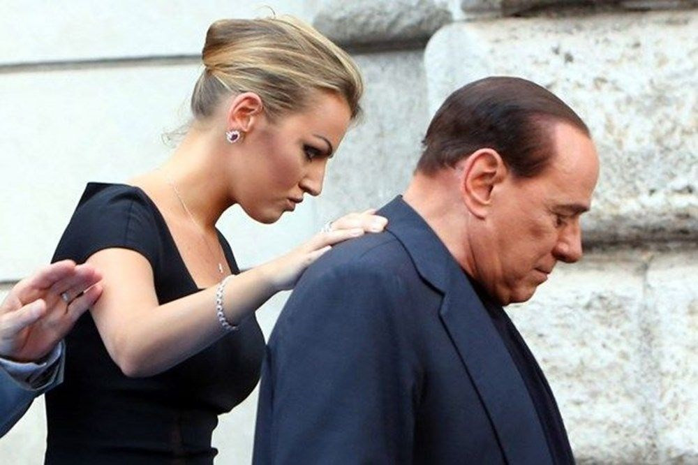 Sağlığı kötüleşen Berlusconi'nin davalarının askıya alınması istendi