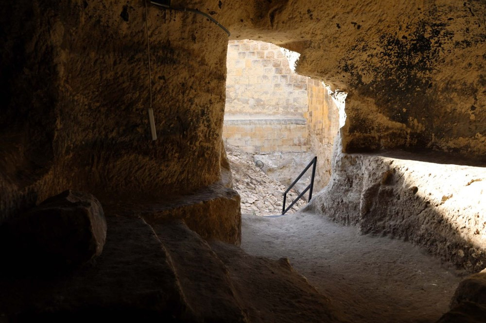 Gaziantep Kalesi'nin altındaki tarihi tüneller turizme kazandırılıyor