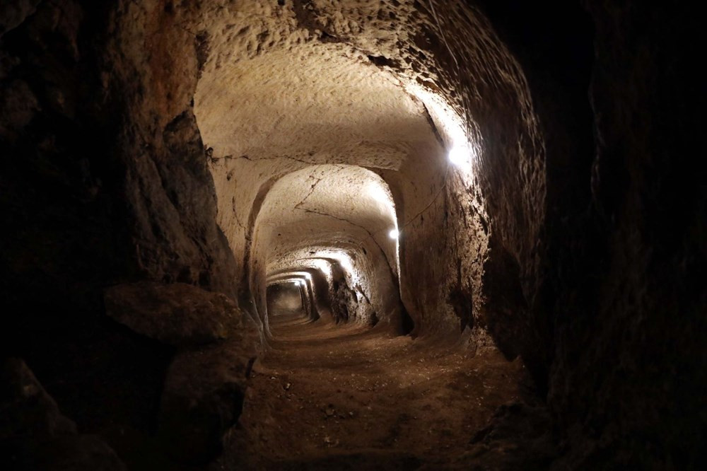 Gaziantep Kalesi'nin altındaki tarihi tüneller turizme kazandırılıyor