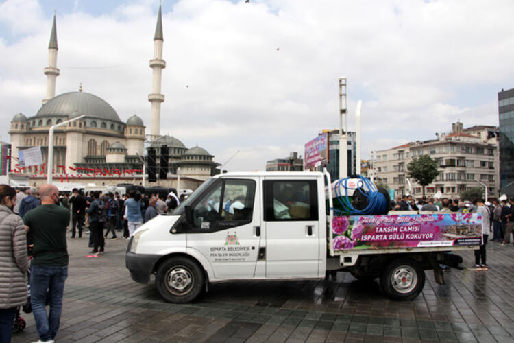 Isparta'dan Taksim'de yapılan camiye 25 ton gül suyu!