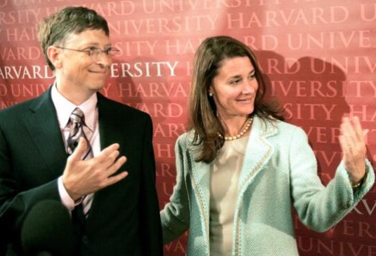 Bill Gates eşi Melinda'ya 1.8 milyar dolarlık hisse aktardı