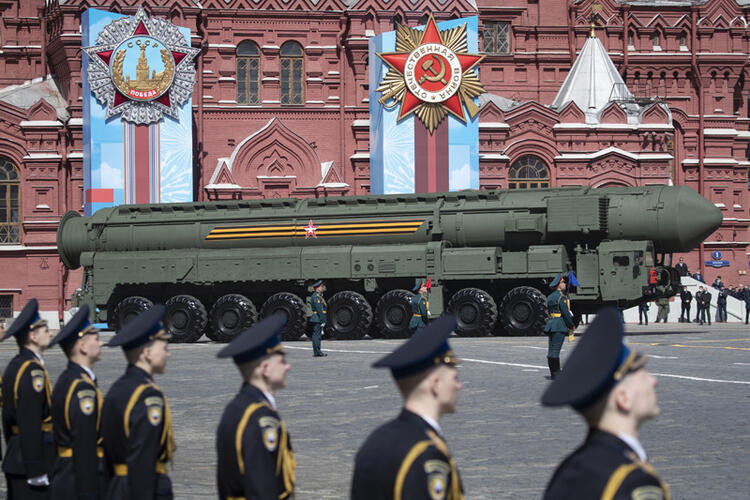  Rus füze sistemleri Kızıl Meydan'dan geçti